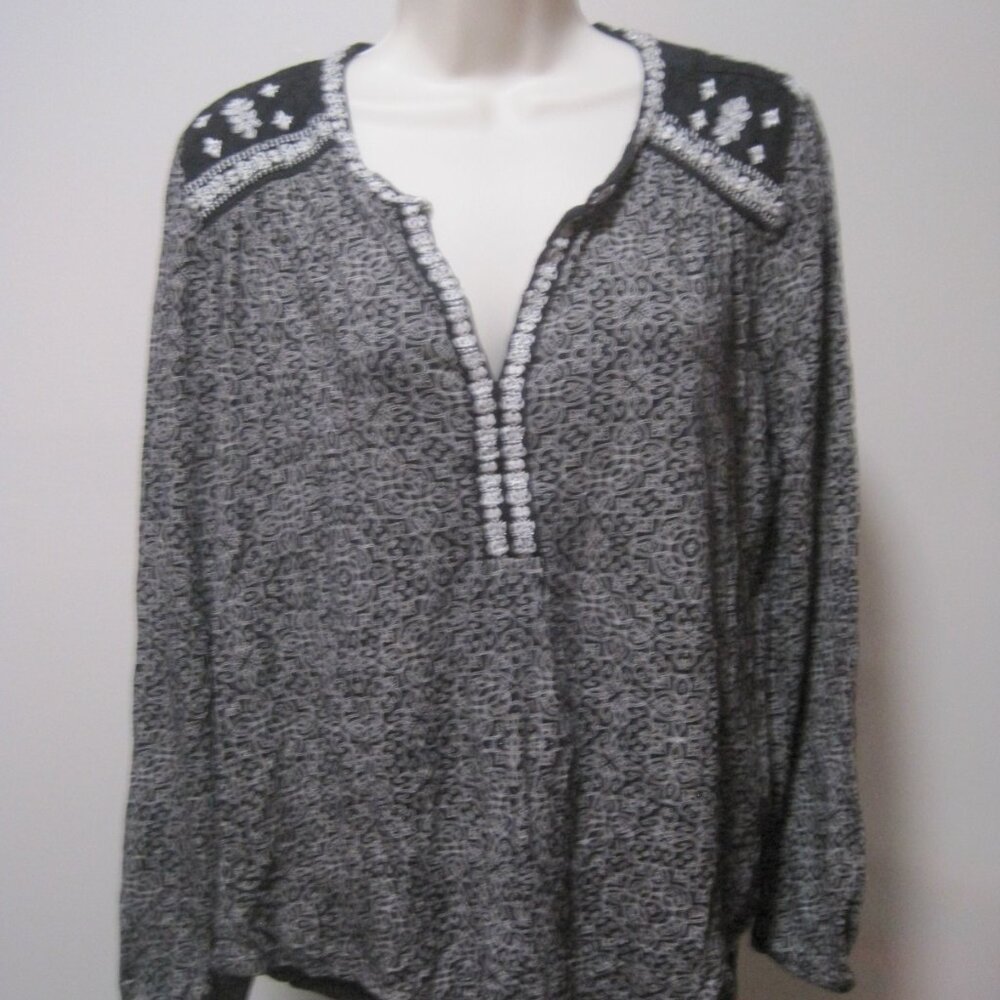 Lucky Brand Women's Medium V Neck Black & Ivory Silver Embroidery Blouse Top